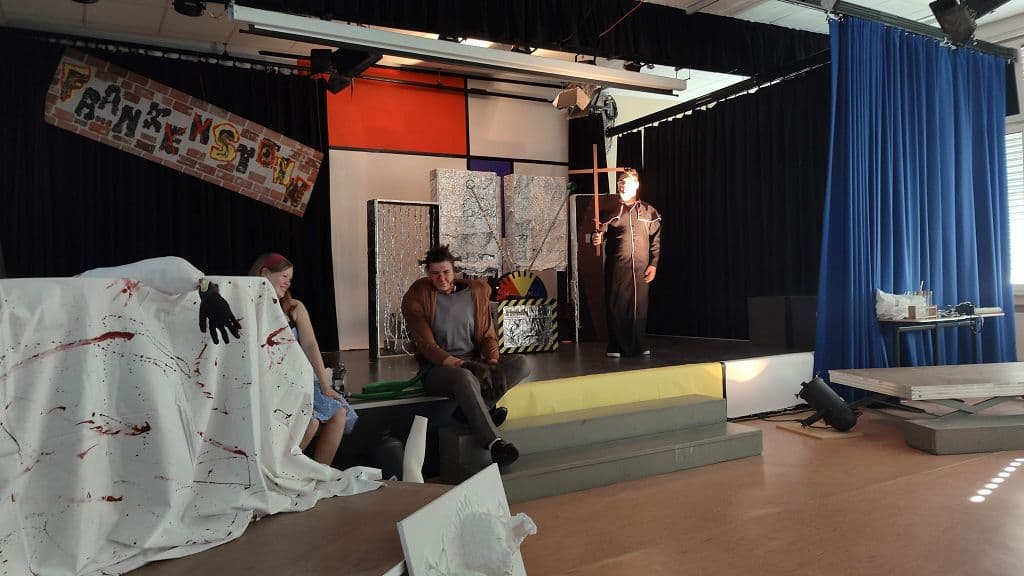 Theater AG PrÃ¤sentiert 'Frankstone'